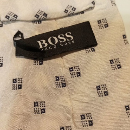 Hugo Boss tie like new 100% silk white and blue