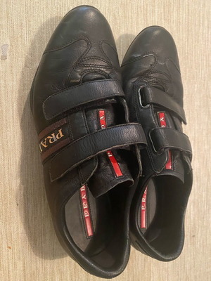Prada leather shoes like new, size 43