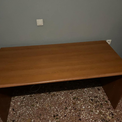 Desk like new 150 x 72.5 x 72 cm with disassembly option