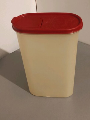 Tupperware used for storing pasta, rice, legumes