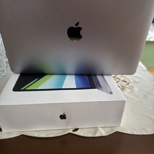 MacBook Pro M1 256GB like new with charger and box
