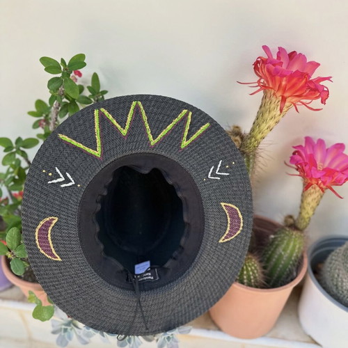 Hand-painted hat new, black and multicolor, adjustable size
