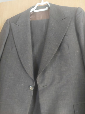 Unisex suit in brown suiting fabric, hand tailored