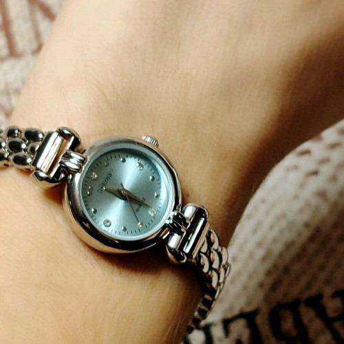 Women's Quartz Watch by Dobroa new, metal case and bracelet
