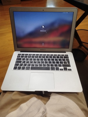 Apple MacBook Air 13" Late 2010 like new with original MagSafe 1 charger