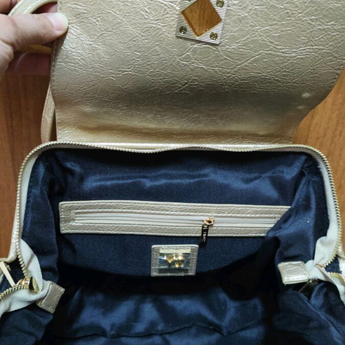 Y Not? shoulder bag new, gold with metal clasp