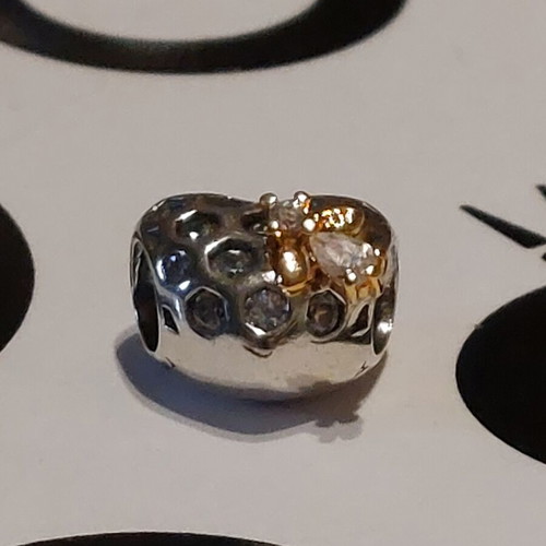 Pandora charm heart new with honeycomb design and white zirconia