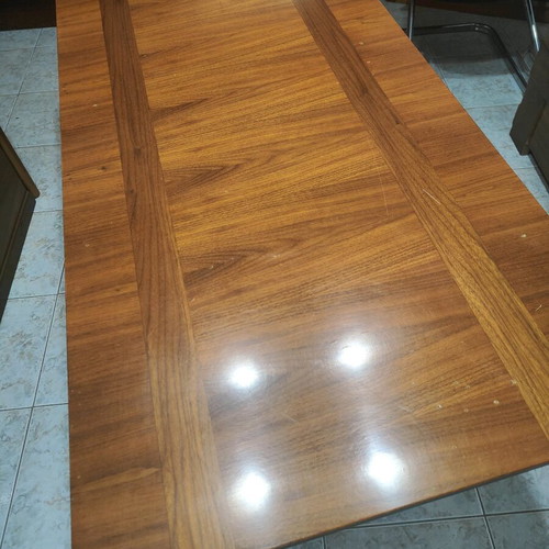 Coffee table like new with folding edges, wheels and lifting mechanism
