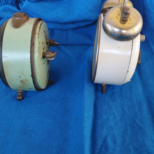 Wind-up clocks used, old, functional