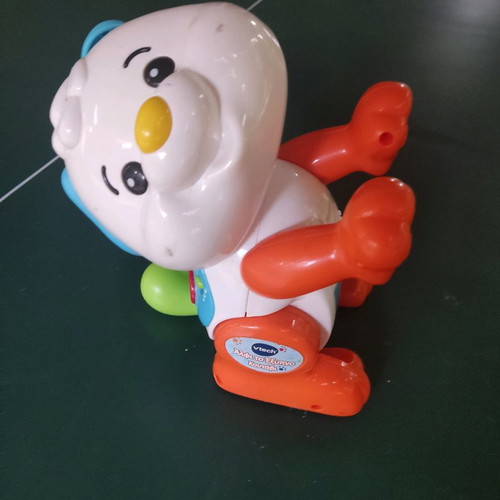 Dog toy used with 4 batteries that sings