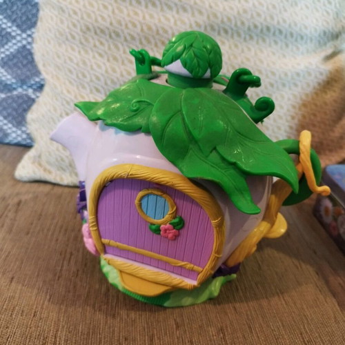 Tinkerbell set like new with house, figures and accessories