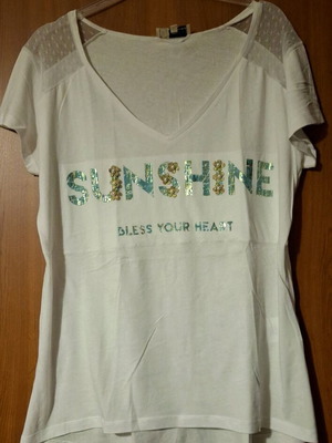Lynne T-shirt like new, white with tulle and subtle print