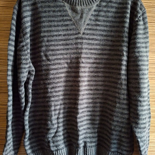 Camel wool pullover Large like new, black and gray