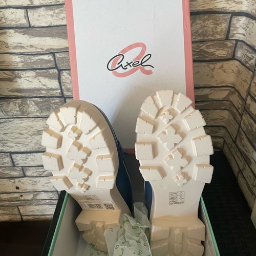 Axel loafers treaded sole new, size 38, blue turquoise