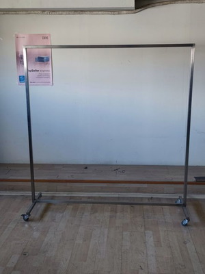 Inox clothes rack used with wheels and brakes