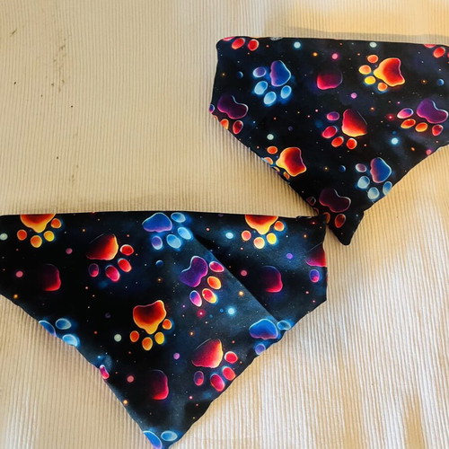 Dog bandana with paw print design, new, medium size 40-45 cm neck