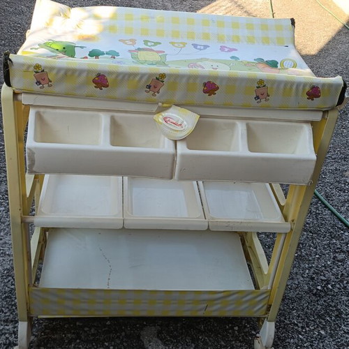 Changing table and baby bath used with many storage pockets