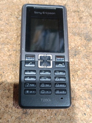 Sony Ericsson T280i used mobile phone without battery, non-working