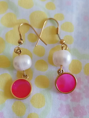Earrings new with freshwater pearl