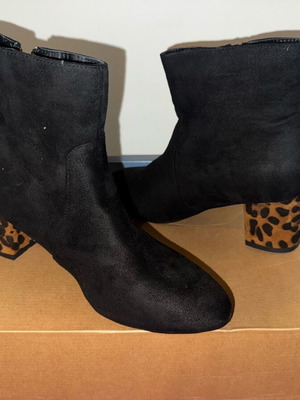 Andres Machado boots new, black, size 43