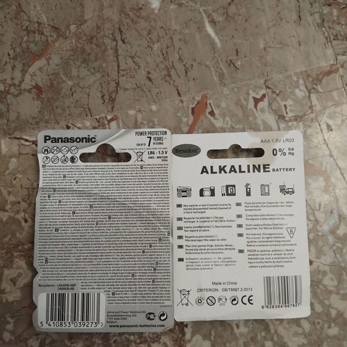 Alkaline battery set AA and AAA new, 2 packs Panasonic and Bracket