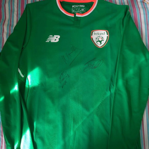 Ireland national football jersey used with player autographs, size Large