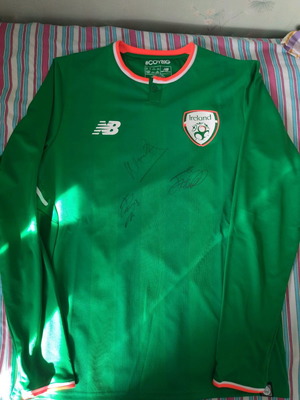 Ireland national football jersey used with player autographs, size Large