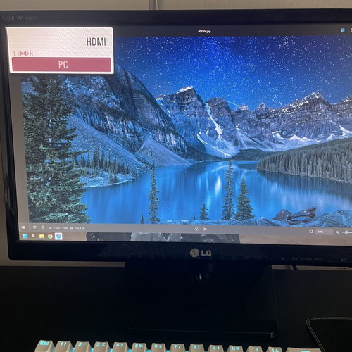 LG M2232D-PZ LED Monitor 21’ like new