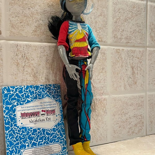 Monster High Neighthan Rot 2013 like new