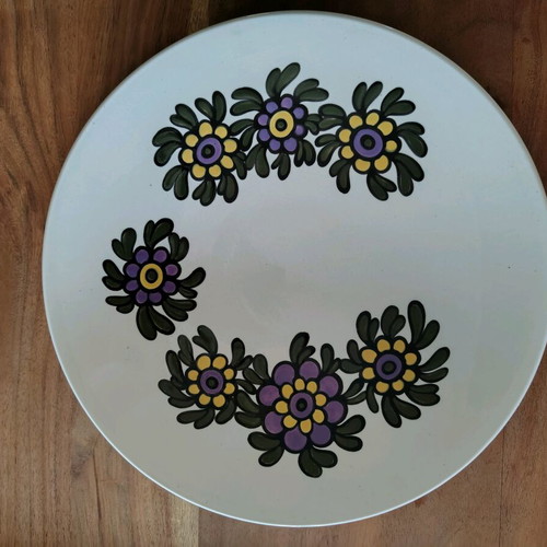 Decorative wall plate signed like new