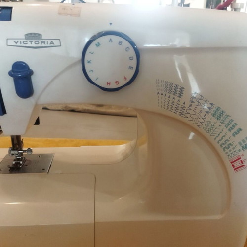 Victoria sewing machine used, very good condition