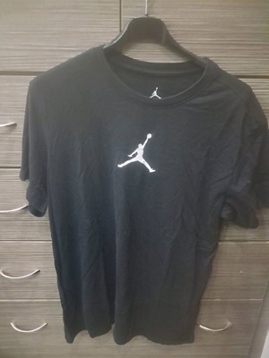 Nike Jordan T-shirt worn few times, size M, black