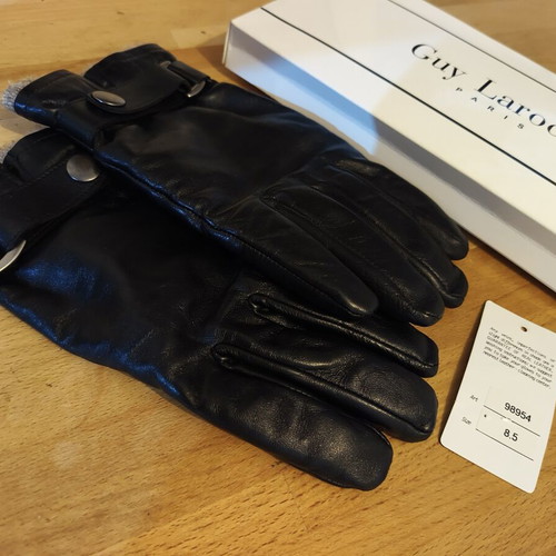 Guy Laroche leather gloves like new, black