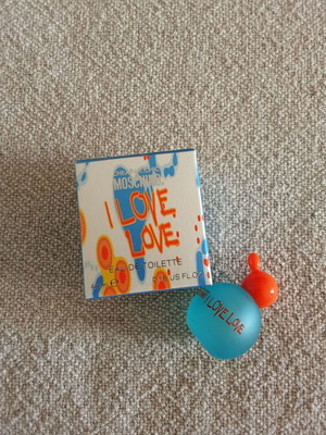 Moschino Cheap and Chic I Love Love Eau de Toilette mini perfume