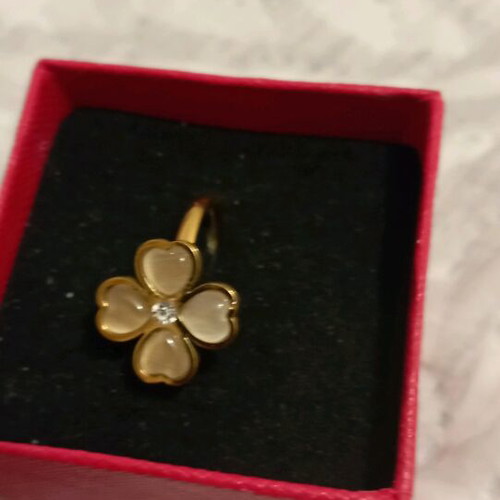 Four-Leaf Clover Ring new, gold color