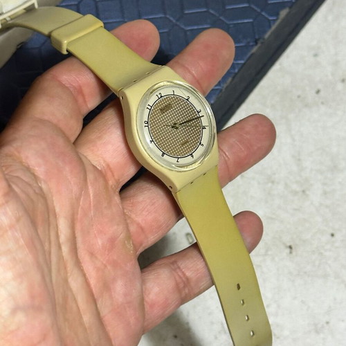 Swatch Golden Tan GT103 1984 watch used, for repair or collection