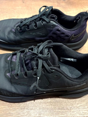 Nike Air Zoom Pegasus 39 Shield running shoes, size 41, black