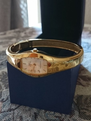 Q&Q Women's Waterproof Quartz Watch Gold Color Like New