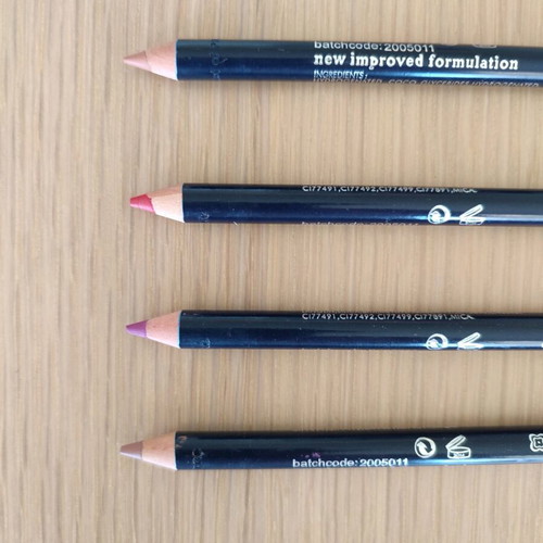 Glamorous lip liners like new, pack of 4 pieces