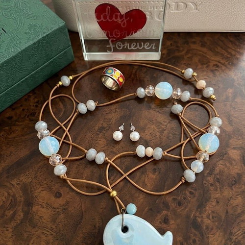 Long necklace with ceramic fish motif, pearl earrings and ring, new