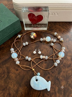 Long necklace with ceramic fish motif, pearl earrings and ring, new