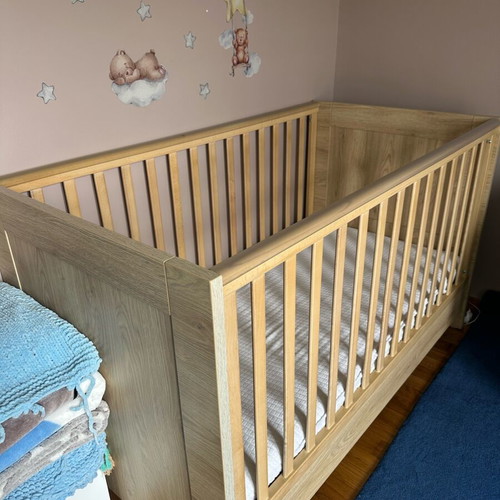 Baby cot like new, barely used