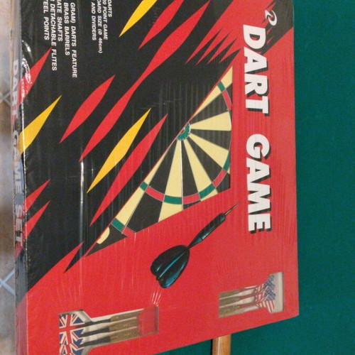 Dart game set new, 18-inch double-sided target with brass darts