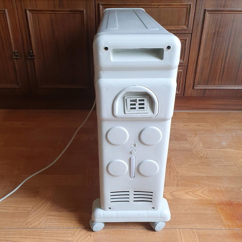 Halogen Heater 2600W with Wheels Like New, White