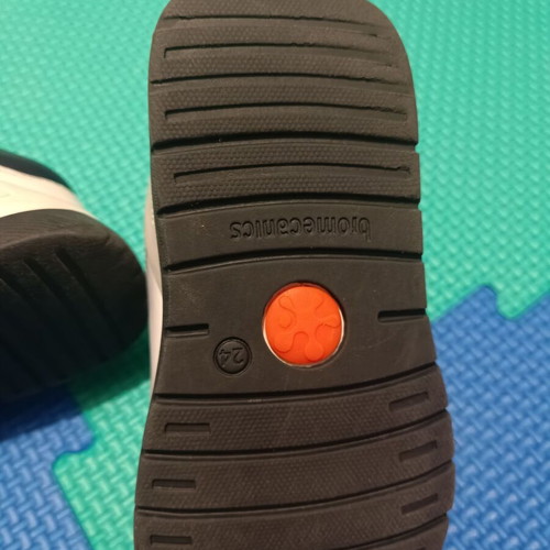 Biomecanics boys' sneakers size 24 like new, white