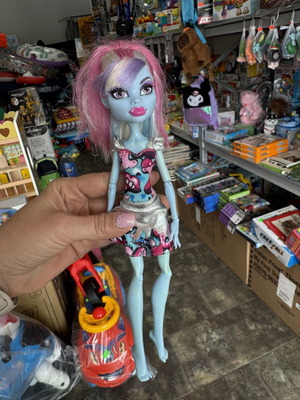 Κούκλα Monster High μεταχειρισμένη, χτενισμένη, πλαστικό κιτρινίζει σε σημεία
