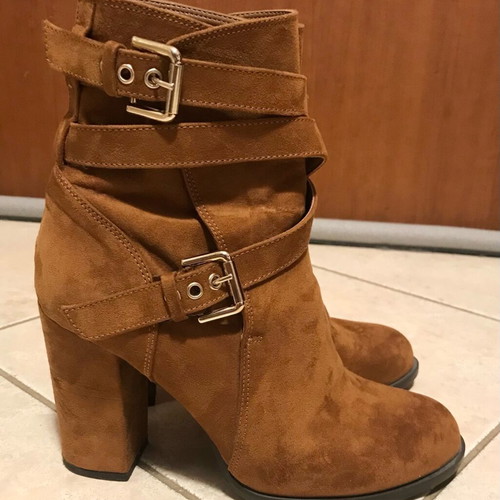 Sante suede ankle boots used with straps and buckles, brown