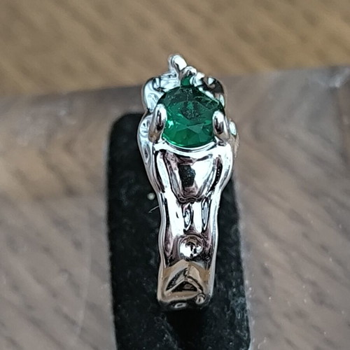 Silver ring S925 with green faceted stone
