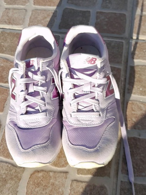 New Balance 373 αθλητικά σαν καινούργια, μέγεθος 35.5, μωβ με ροζ