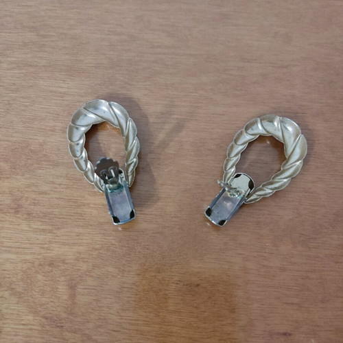 Vintage earrings with clips, long, gold color, excellent condition